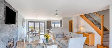 Télévision, cheminée