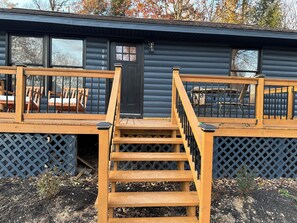 Terrace/patio - Hot Tub - Fence Backyard-Breakfast-All Attractions (Pigeon Forge)