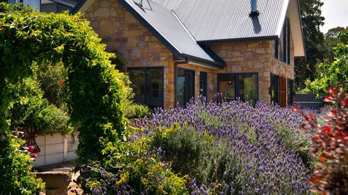 The Fat Pony Lodge Farm stay close to Daylesford