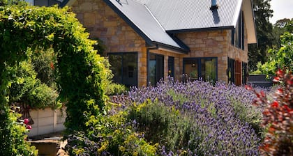 The Fat Pony Lodge Farm stay close to Daylesford