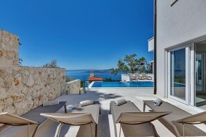 Pool - Luxury Villa in Baška Voda (Baška Voda)