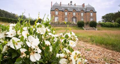 Château du Perray – Comtesse Suite Room with Shared Pool