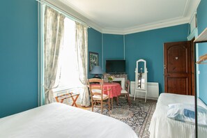 Iron/ironing board, WiFi, bed sheets