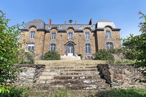 Exterior - Château du Perray – Comtesse Suite Room with Shared Pool (Saint-Mars-du-Désert)