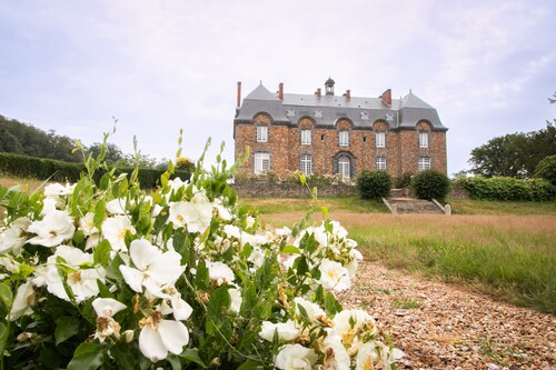 Château du Perray – Duchesse Room with Shared Pool