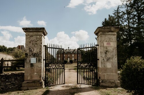 Château du Perray – Marquise Comfort Room with Shared Pool