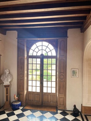 Interior - Château du Perray – Princess Room with Park View and Shared Pool (Saint-Mars-du-Désert)