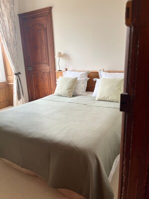 Iron/ironing board, WiFi, bed sheets - Château du Perray – Princess Room with Park View and Shared Pool (Saint-Mars-du-Désert)