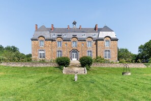 A large stone building with a symmetrical facade, multiple windows, and a central entrance. - Château du Perray – Imperial Apartment (Saint-Mars-du-Désert)