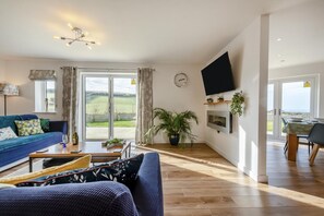 TV - 4 Bed in Aberarth (oc-g30835) (Aberaeron)