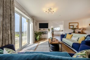 TV - 4 Bed in Aberarth (oc-g30835) (Aberaeron)