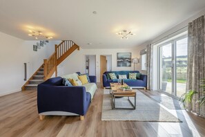TV - 4 Bed in Aberarth (oc-g30835) (Aberaeron)