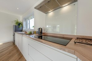 Microwave, oven, dishwasher, high chair - 4 Bed in Aberarth (oc-g30835) (Aberaeron)