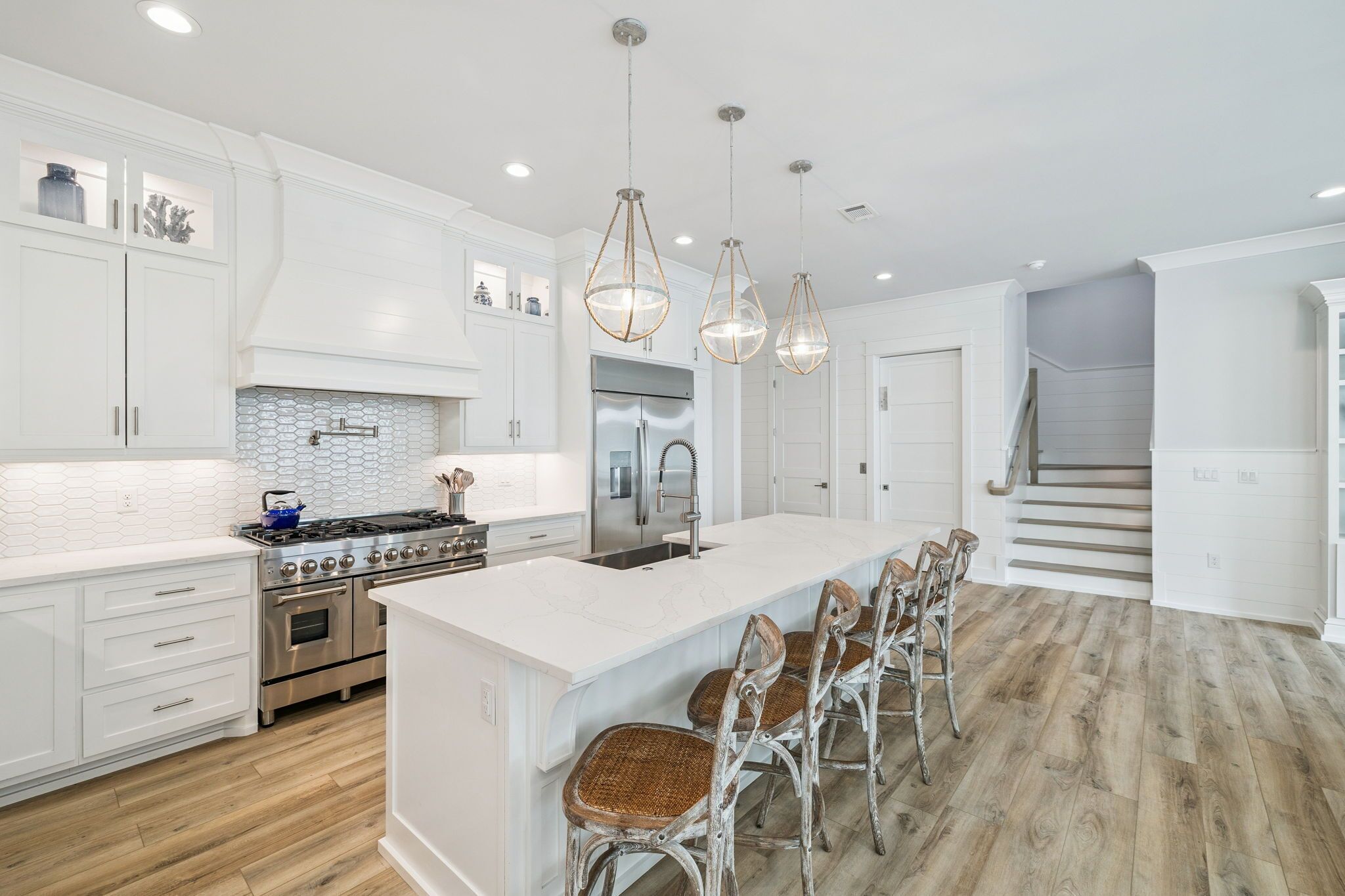 雪櫃、微波爐、焗爐、爐具