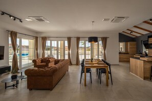 Smart TV, fireplace, video games, offices