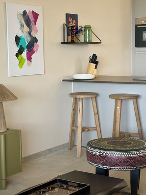 Interior - 2 bedroom apt at blue bay resort / 5 min walk from beach / pool / private patio (Willemstad)