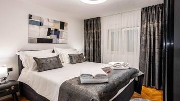 Iron/ironing board, travel crib, free WiFi