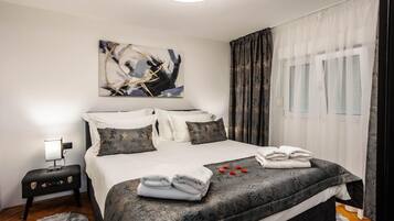 Iron/ironing board, travel crib, free WiFi