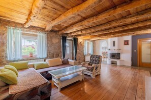 Smart TV, fireplace - Relaxed Getaway for 10 with a Pool (Split-Dalmatia County)
