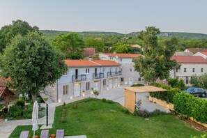 Exterior - Relaxed Getaway for 10 with a Pool (Split-Dalmatia County)