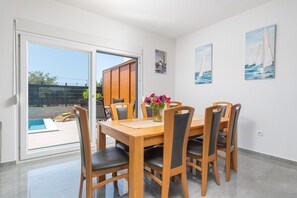Dining - Holiday Oasis with hydromassage pool (Kaštel Sućurac)