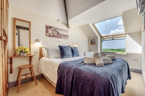 Iron/ironing board, free WiFi, bed sheets - 3 Bed in Stibb (oc-s30912) (Stibb)