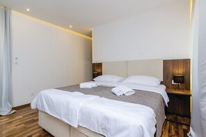 4 bedrooms, travel cot, free WiFi - Zaton Family Getaway near Adriatic Sea (Zaton)
