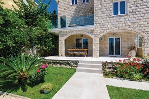 Outdoor dining - Zaton Family Getaway near Adriatic Sea (Zaton)