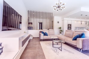 Smart TV, fireplace, video games, ping pong - Luxury Villa Retreat in Šestanovac (Šestanovac)