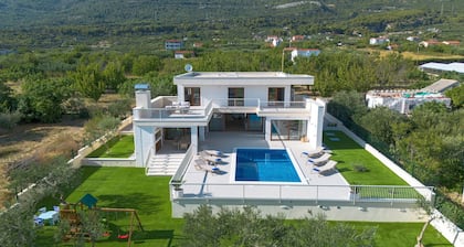 Strandvilla mit Pool in der Nähe von Split