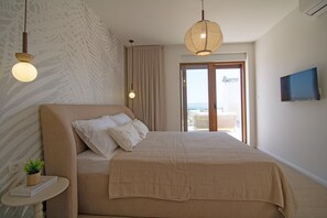 4 bedrooms, iron/ironing board, travel cot, free WiFi - Beach Villa with pool near Split (Split-Dalmatia County,)