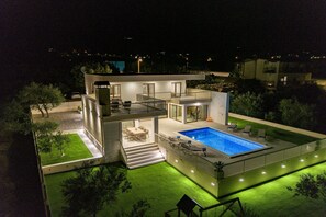 Pool - Beach Villa with pool near Split (Split-Dalmatia County,)