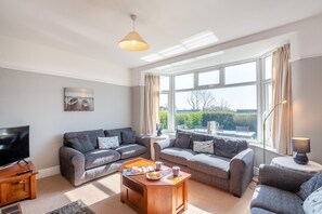 TV, fireplace - 5 Bed in Abersoch (oc-a1138) (Abersoch)