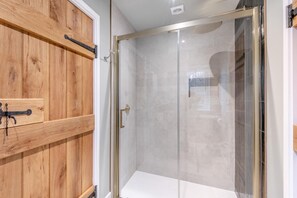 Towels - 3 Bed in Grafty Green (oc-e31005) (Grafty Green)