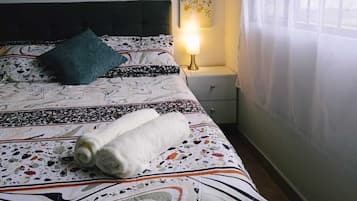 Comfort Room | Desk, free WiFi