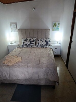 مكتب وستائر تعتيم وواي فاي مجانًا