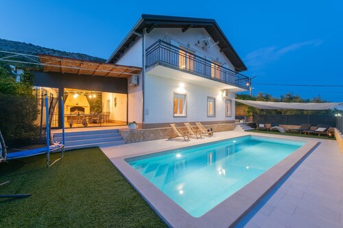 Famliy Holiday Villa near Sea