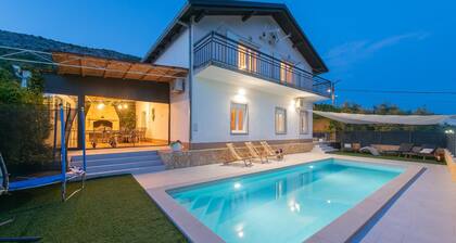 Famliy Holiday Villa near Sea