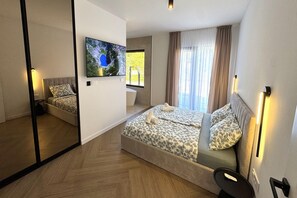 3 bedrooms, free WiFi - Lovreć Hillside Villa with pool (Lovreć)
