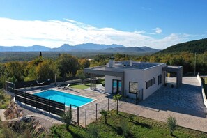 Pool - Lovreć Hillside Villa with pool (Lovreć)