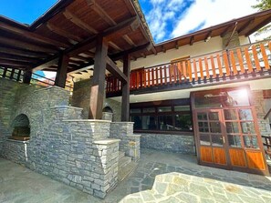 Exterior - HOTEL DU SOLEIL (Mongnod)