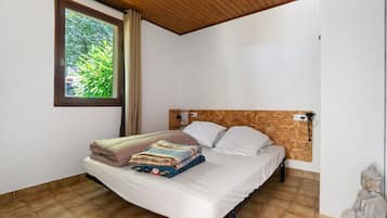 Iron/ironing board, WiFi, wheelchair access