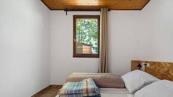 Iron/ironing board, WiFi, wheelchair access