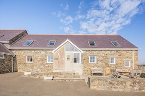 Exterior - 4 Bed in Llanfwrog (oc-f31054) (Llanfaethlu)