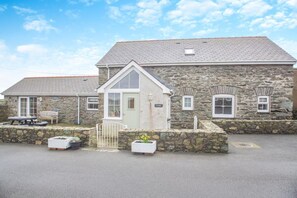 Exterior - 3 Bed in Llanfwrog (oc-f31053) (Llanfaethlu)