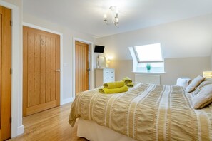 Travel cot, free WiFi, bed sheets - 3 Bed in Llanfwrog (oc-f31055) (Llanfaethlu)