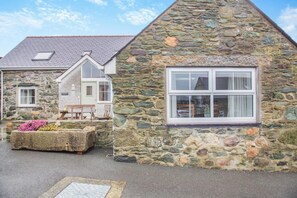 Exterior - 3 Bed in Llanfwrog (oc-f31055) (Llanfaethlu)