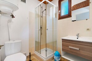 Shower - Holiday Home “2 People” with Shared Pool (Calviac-en-Périgord)