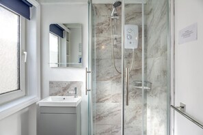 Towels - 3 Bed in Aberdesach (oc-b31094) (Aberdesach)