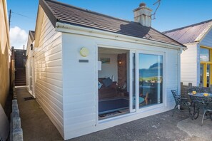 Outdoor dining - 3 Bed in Aberdesach (oc-b31094) (Aberdesach)